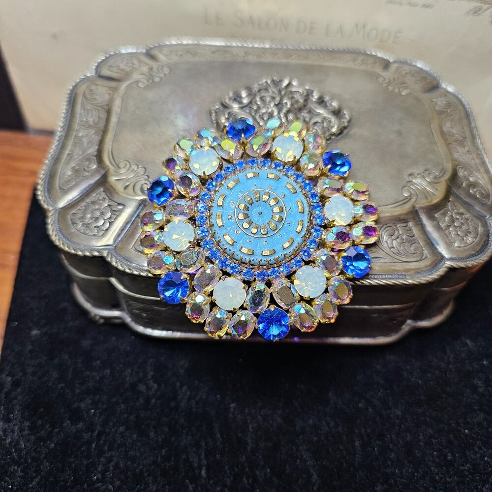 Brooch, art glass at the center, opalite and AB glass crystals, Czech Republic